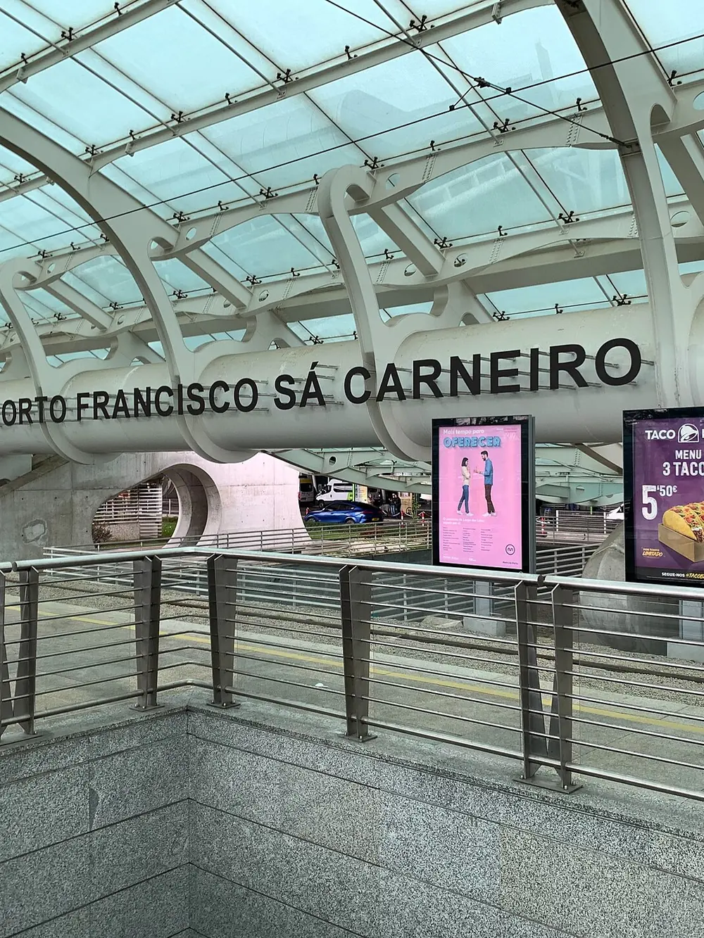 Entrada do Aeroporto Francisco Sá Carneiro, no Porto